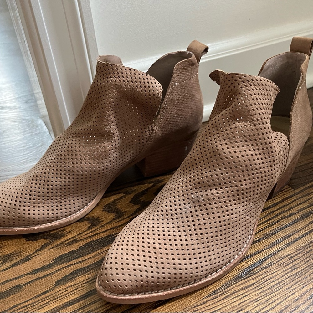 Dolce Vita ankle boots